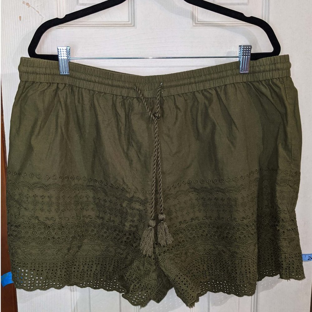 Hunter Green Eyelet Floral Detail Shorts with Tassel Tie Waistband